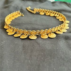 Beautiful Chocker necklace. Not real gold.